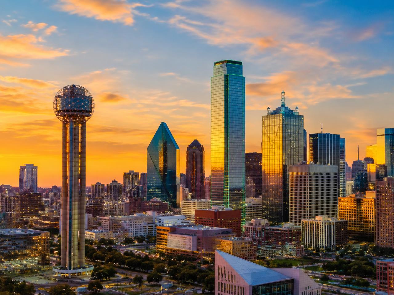 Dallas, Texas skyline at sunset